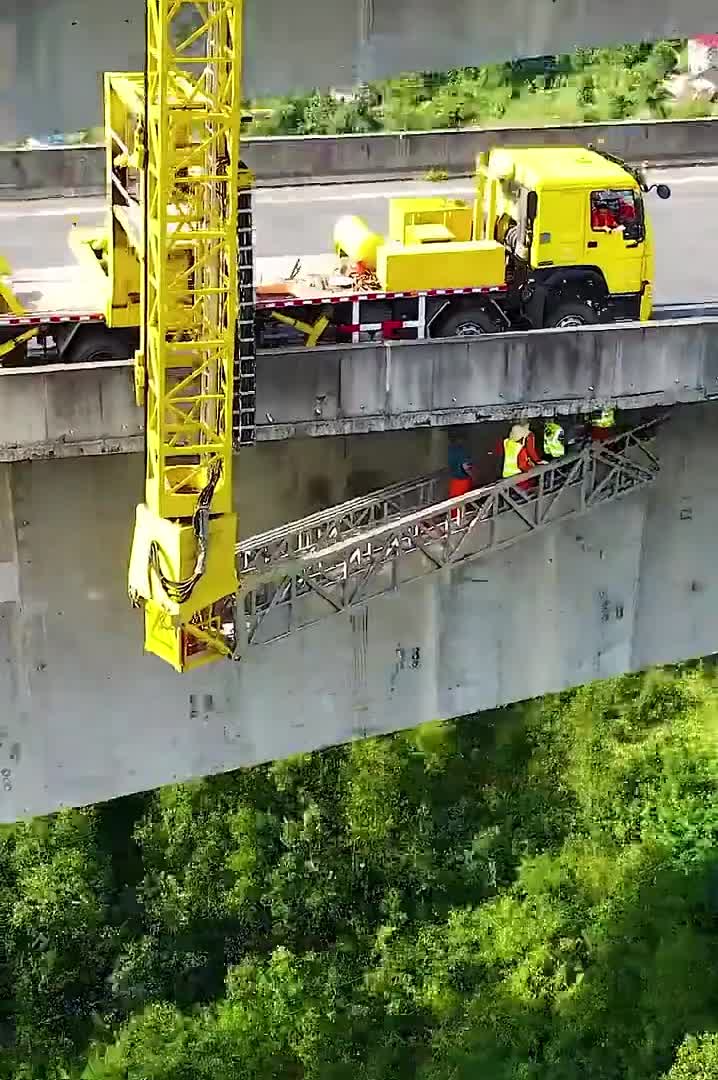 徐工牌黄色桥检车22米