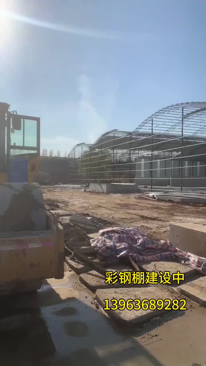 工地原材料遮雨棚 加固钢筋加工棚 钢结构棚 建设中